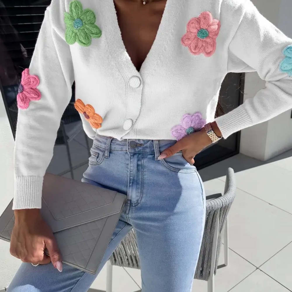 NEW! Soft White Cardigan with Floral Appliques. Size XXL (14) - Picture 3 of 5